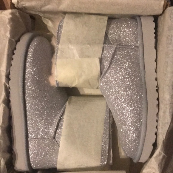 Brand new Uggs - Picture 2 of 4